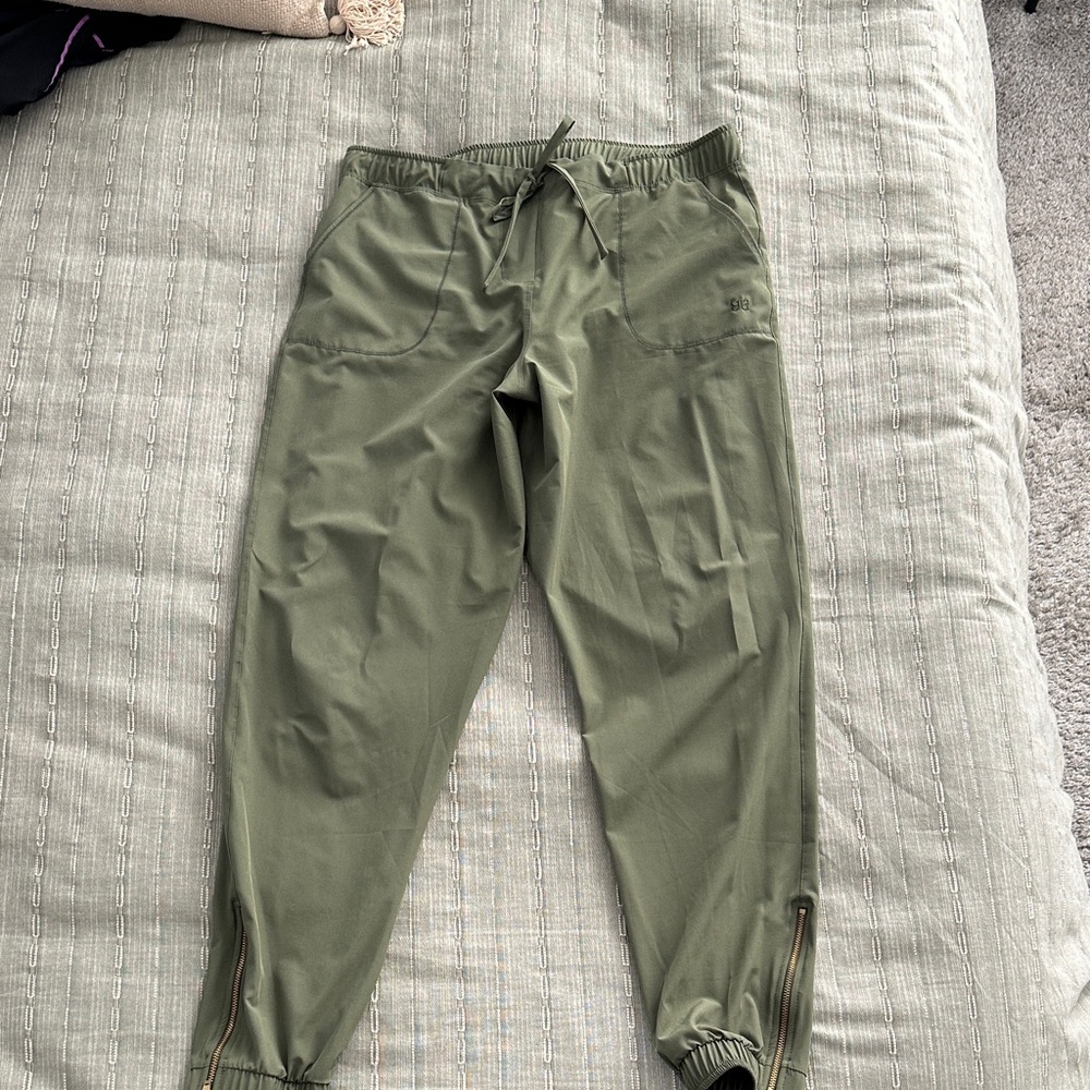 Albion Women's Olive Joggers
